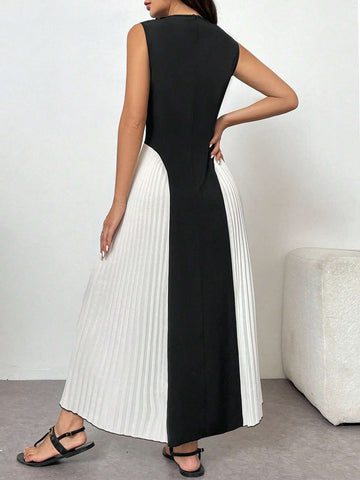 Elegantly Charming Women's Sleeveless Patchwork Long Dress With Round Neckline