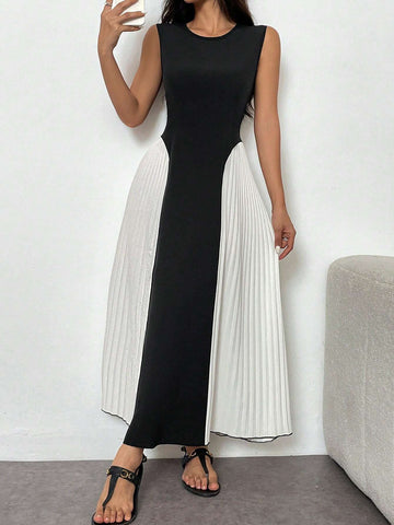 Elegantly Charming Women's Sleeveless Patchwork Long Dress With Round Neckline