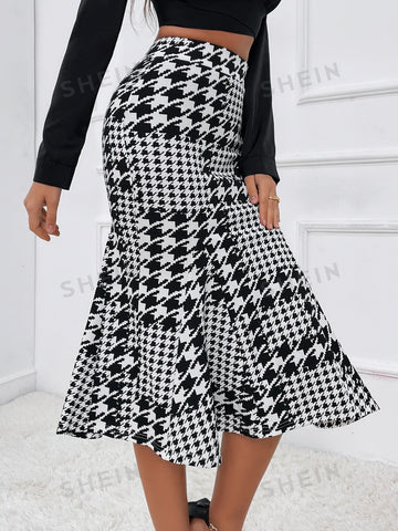 Privé High Waist Houndstooth Mermaid Hem Skirt