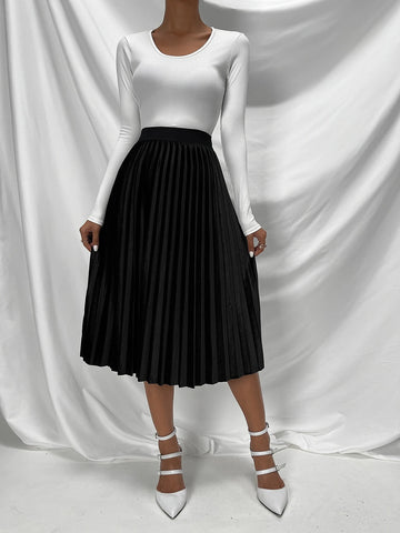 Privé High Waist Velvet Pleated Skirt