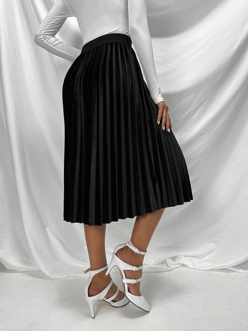 Privé High Waist Velvet Pleated Skirt