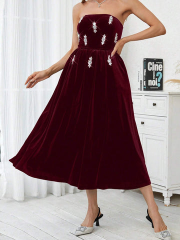 Ladies' Velvet Strapless Dress With Diamond And Printed Design
