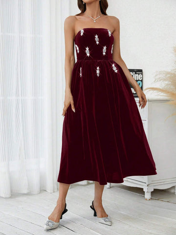 Ladies' Velvet Strapless Dress With Diamond And Printed Design