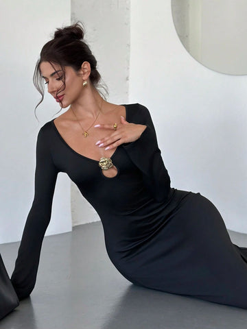 Summer & Early Autumn Sexy Sleeveless Low-Cut Hollow Out Dress With Metal Button Decor