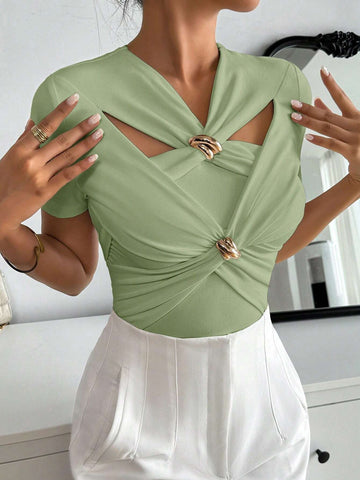 Privé Twisted Front Hollow Out Short Sleeve Tight T-Shirt