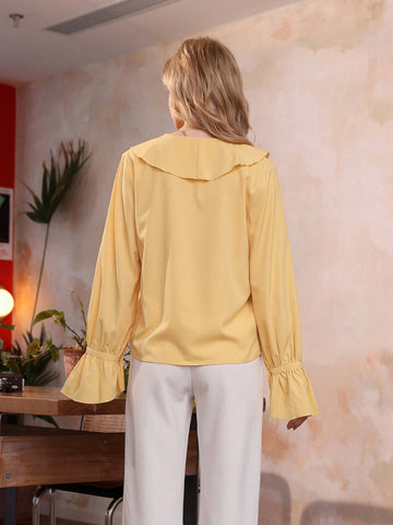 Privé Women Fashionable And Elegant Lace Trim Solid Color Top