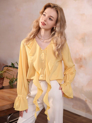 Privé Women Fashionable And Elegant Lace Trim Solid Color Top