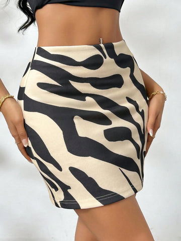 Privé Women Slim-Fit Short Skirt With Floral Print