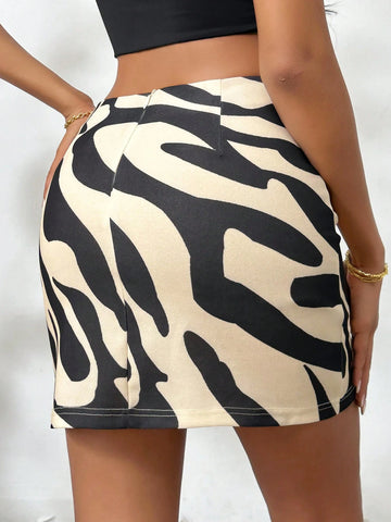 Privé Women Slim-Fit Short Skirt With Floral Print