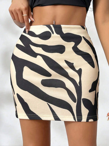 Privé Women Slim-Fit Short Skirt With Floral Print