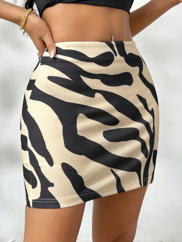 Privé Women Slim-Fit Short Skirt With Floral Print