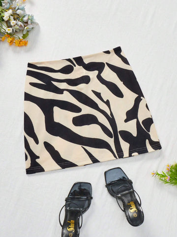 Privé Women Slim-Fit Short Skirt With Floral Print