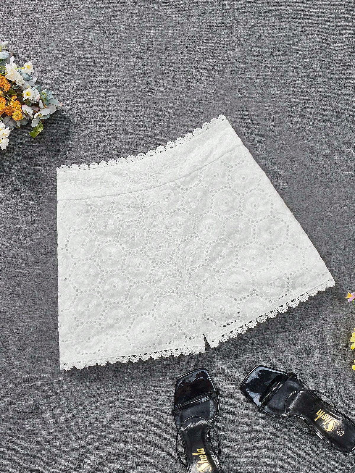 Privé Women White Embroidered Lace Patchwork Summer Shorts,White Shorts,Women Shorts,Lace Appliqué,Breathable Fabric,Summer Shorts,Suitable For Everyday, Commuting, Holiday
