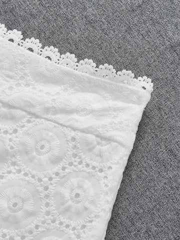 Privé Women White Embroidered Lace Patchwork Summer Shorts,White Shorts,Women Shorts,Lace Appliqué,Breathable Fabric,Summer Shorts,Suitable For Everyday, Commuting, Holiday