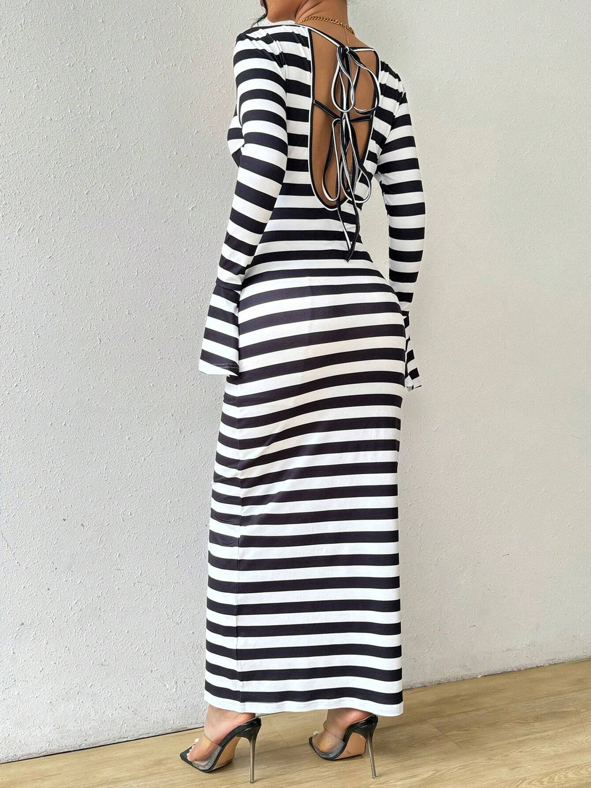 Women's Autumn/Winter Black & White Striped Round Neck Backless Bodycon Long Dress With