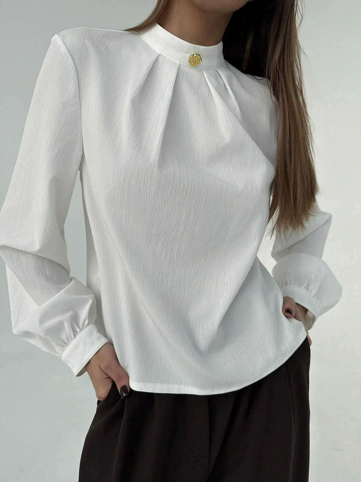 Privé Women's Autumn/Winter New White Collared Ruched Metal Decor Elegant Office Fitted Shirt
