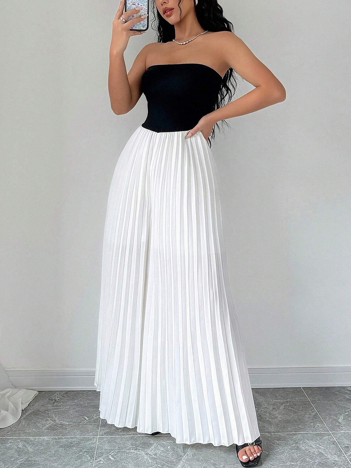 Women's Black And White Color Block Strapless Backless Jumpsuit With Waistband And Pleats, Elegant And Graceful