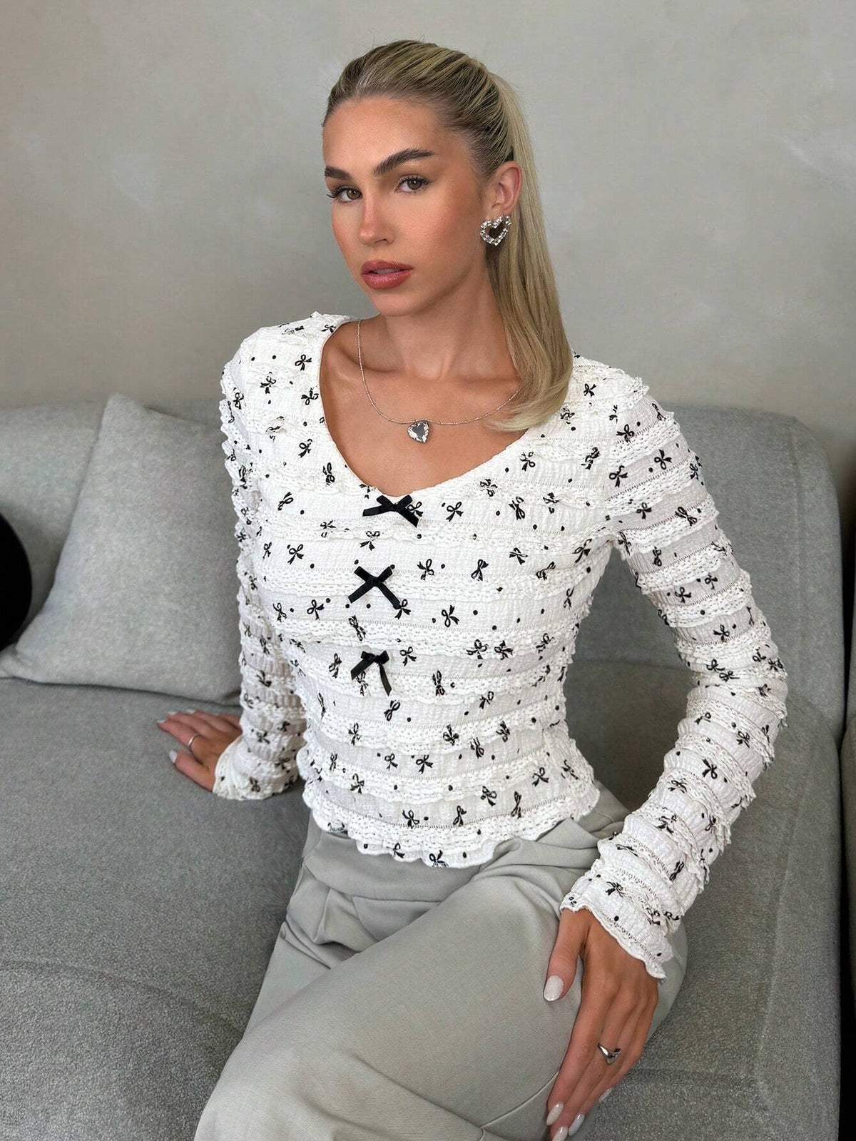 Women's Crew Neck Long Sleeve Floral Lace Bow Decor Casual T-Shirt