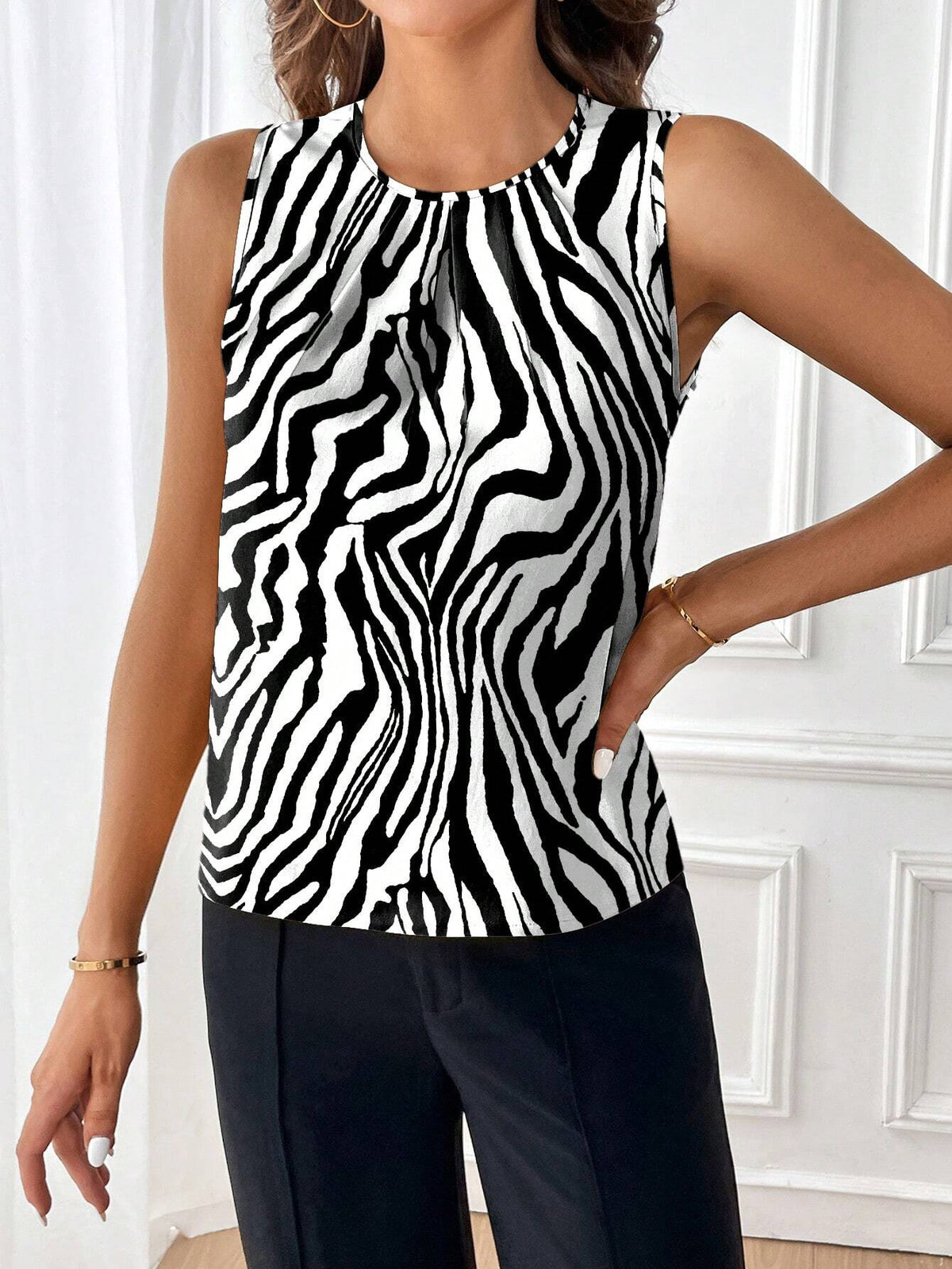 Privé Women's Elegant Chic Casual Zebra Print Sleeveless Ruched Crew Neck Blouse ,Commuter Top For Commuting,Dating Season,Dating, Parties