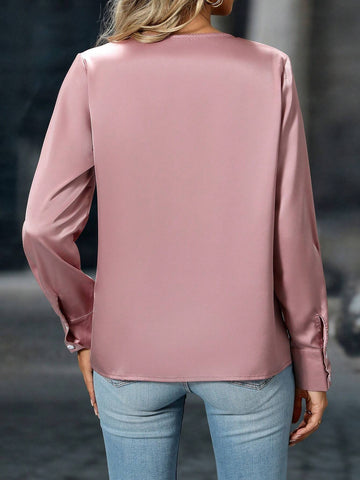 Privé Women's Elegant Commuting Long Sleeve Round Neck Solid Color Satin Blouse