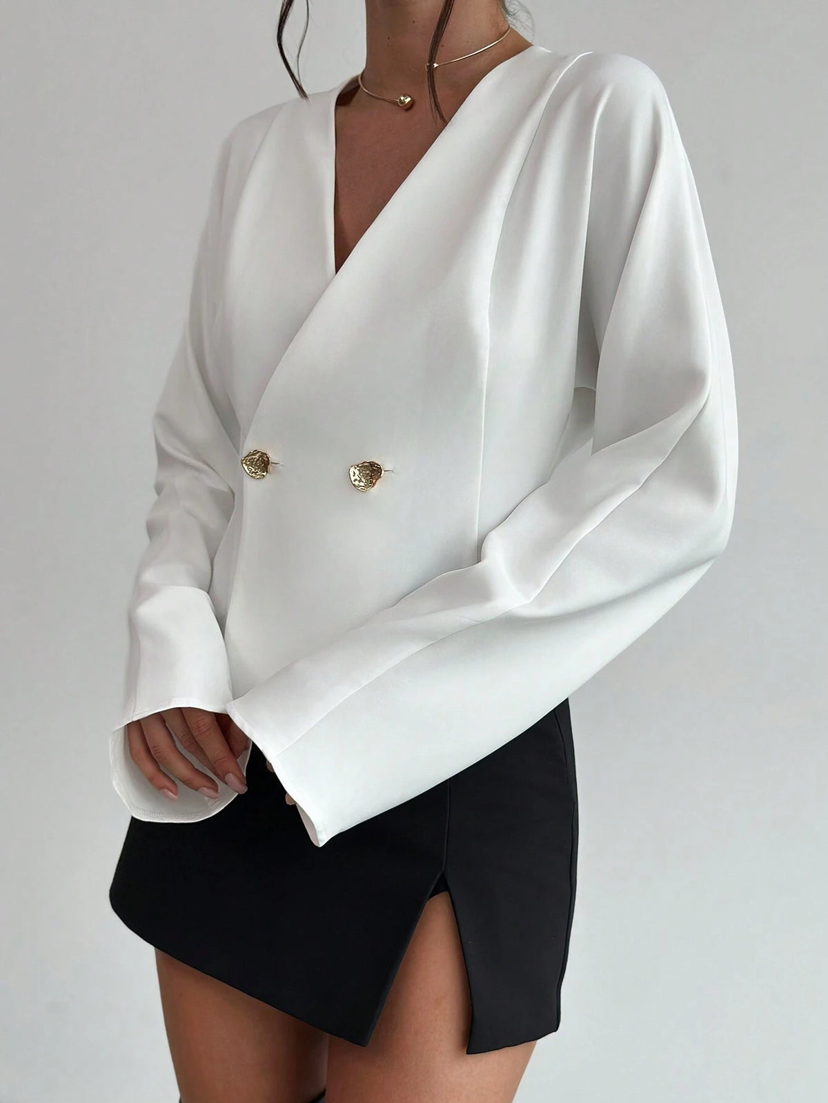 Privé Women's Elegant Metal Buckle Decor Long Sleeve White Shirt