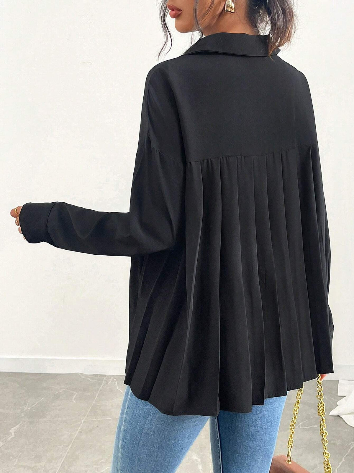 Privé Women's Solid Color Drop Shoulder Loose Pleated Back Casual Black Blouse