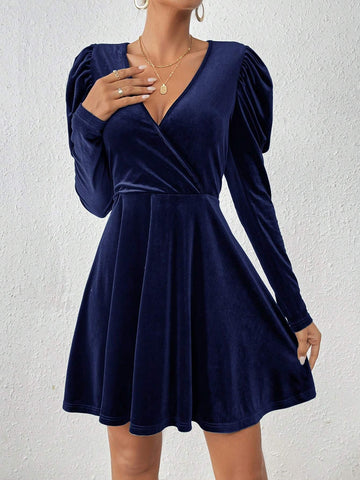 Women's Solid Color V-Neck Long Sleeve Casual Short Dress
