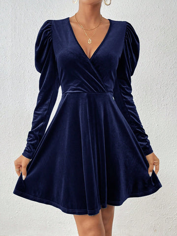 Women's Solid Color V-Neck Long Sleeve Casual Short Dress