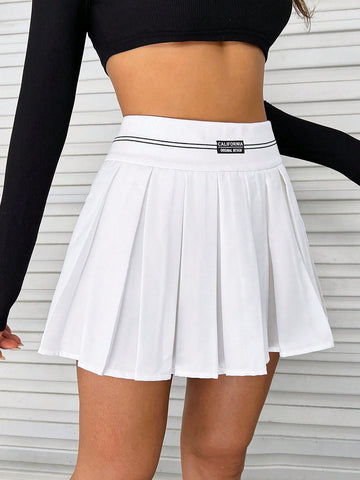 Qutie Letter Patched Detail Pleated Skirt
