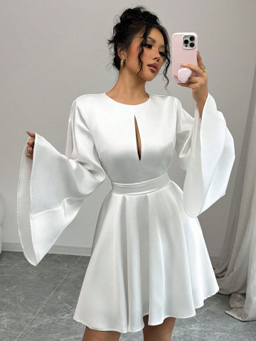 Women's Solid Color Backless Waist Cinched A-Line Flared Long Sleeve Dress