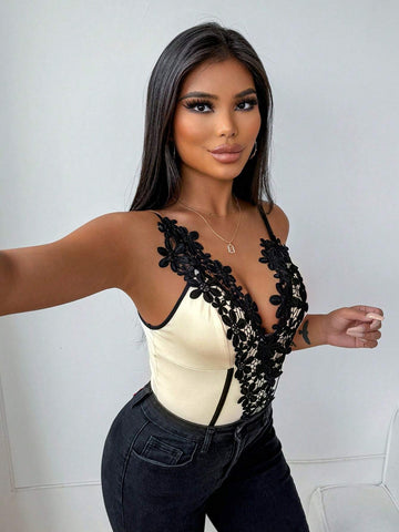 Knitted Colorblock Lace Patchwork Bodysuit With Flower Applique