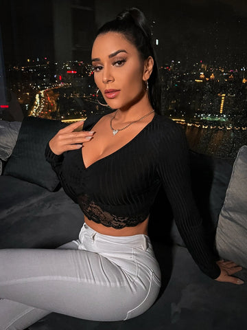 Spring And Summer Deep V-Neck Contrasting Lace Hem Tight And Sexy Short T-Shirt