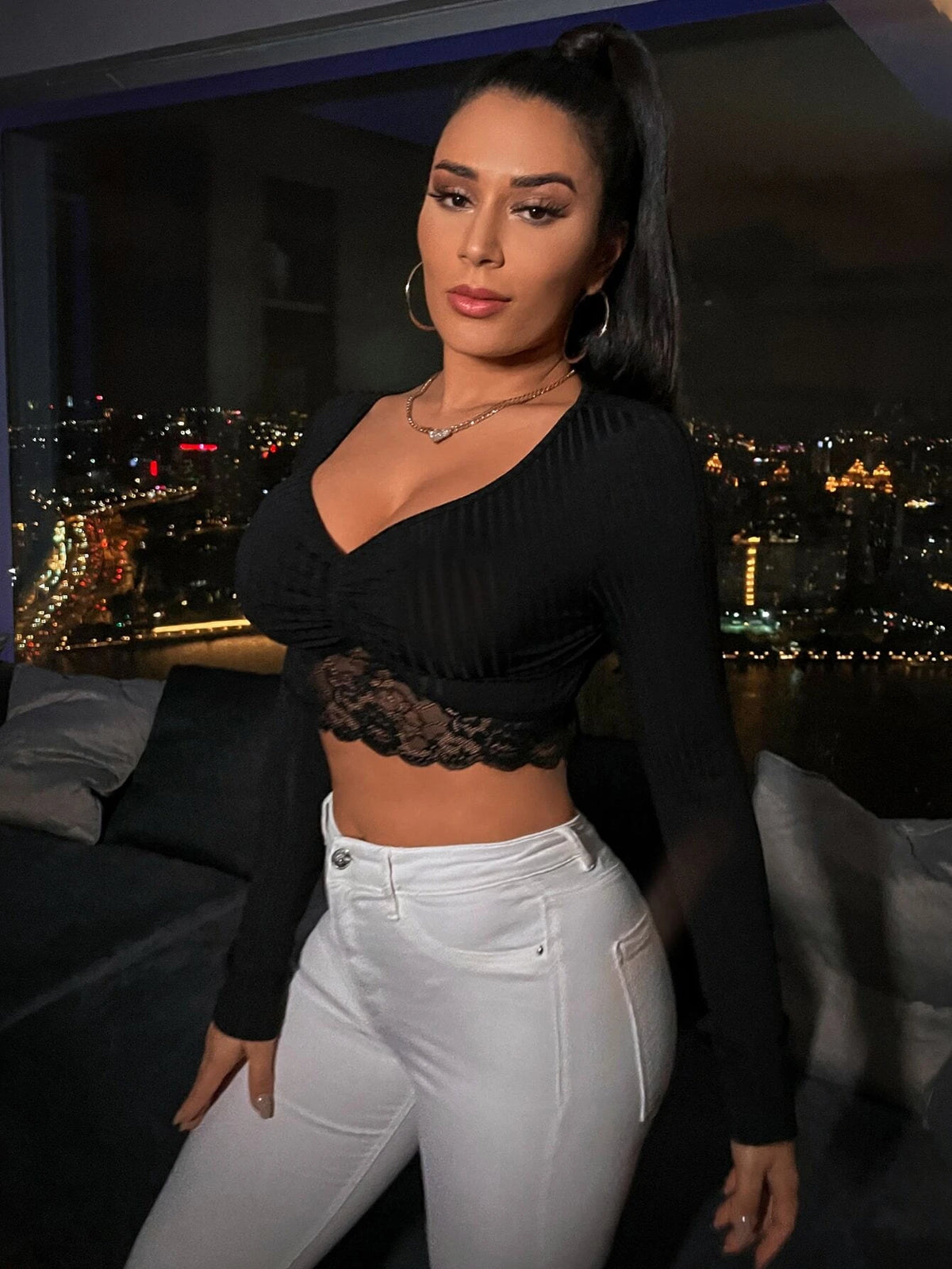 Spring And Summer Deep V-Neck Contrasting Lace Hem Tight And Sexy Short T-Shirt