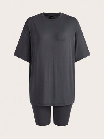 Women 2 Sets Of Summer Solid Color Round Neck Loose Short Sleeve T-Shirt And Shorts Casual Outfit