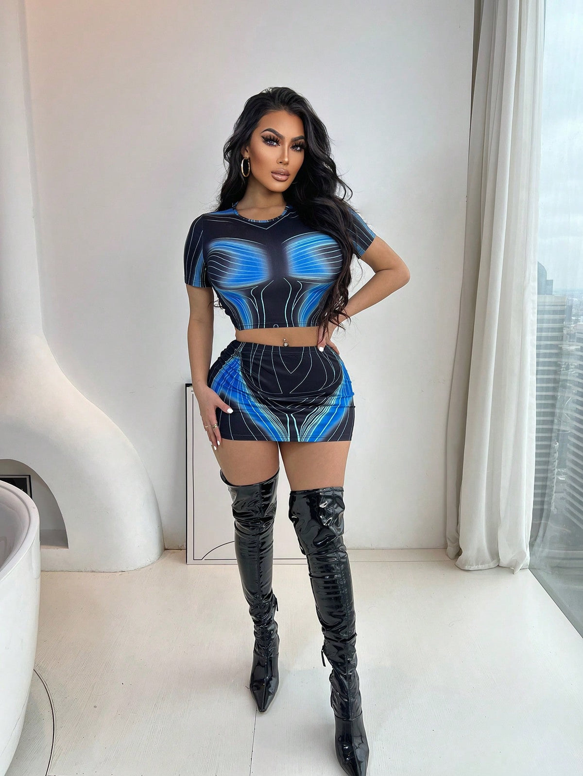 Women's Printed Short Sleeve Cropped Top And Skirt Set