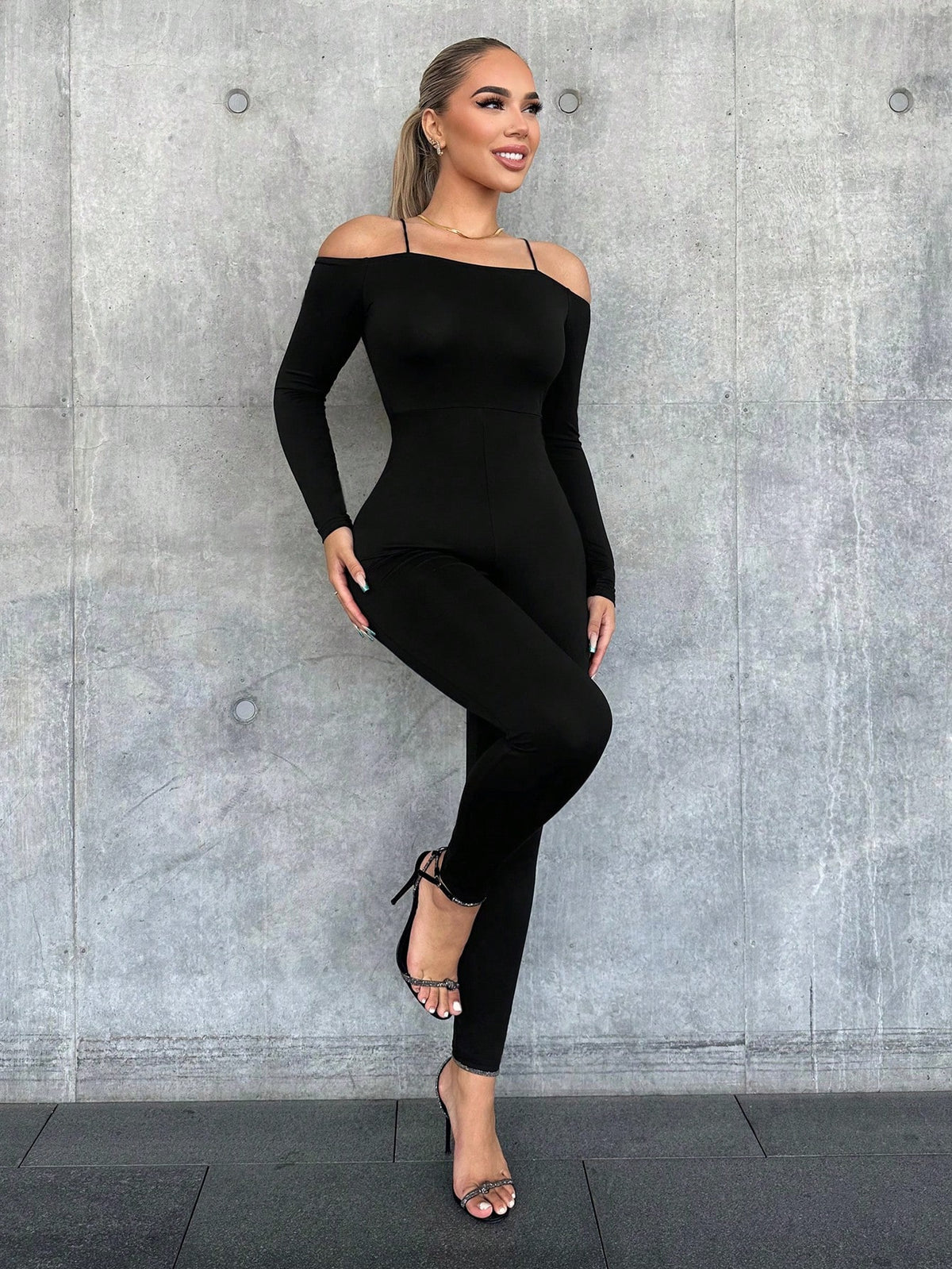 Women's Solid Color Off Shoulder Fitted Jumpsuits