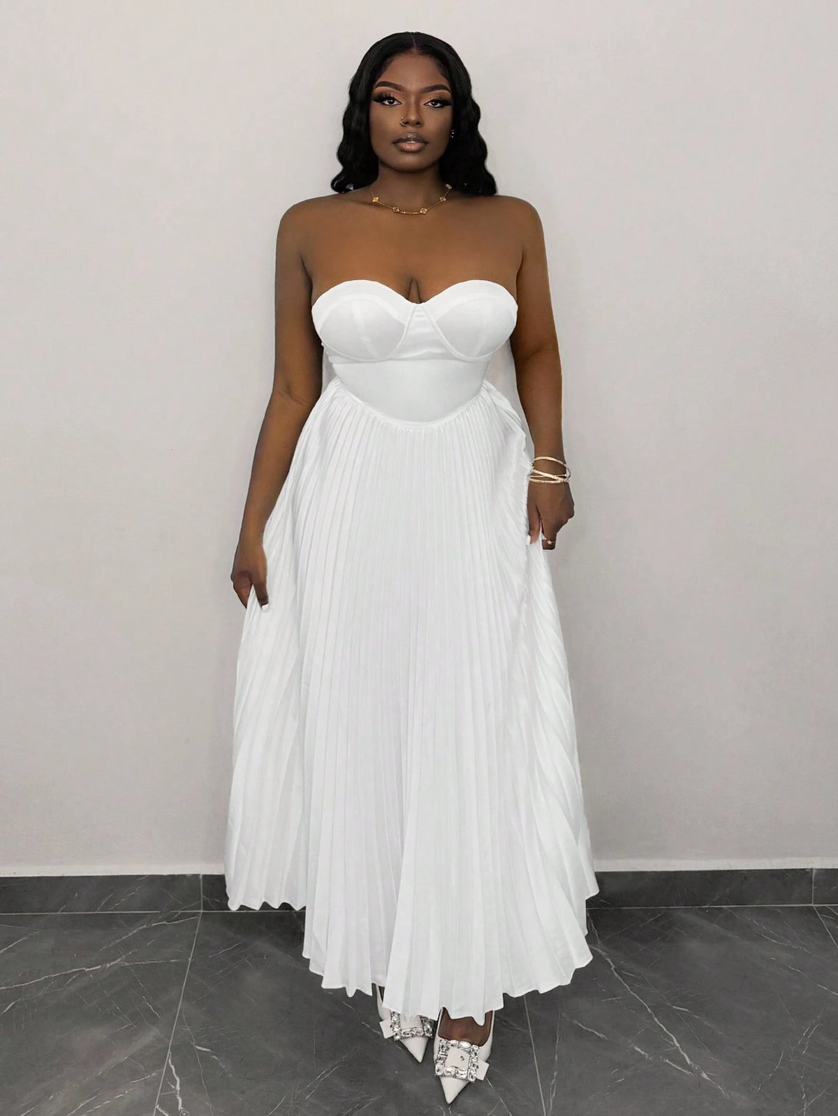 Elegant Bust-Hugging Strapless Sleeveless Pleated Skirt White Satin Long Skirt For Women