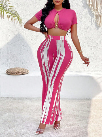 Graffiti Print Round Neck With Hollowed Out Metal Accessories At The Waist, Rose Red Exposed Navel Short Top, Straight Leg Pants Two-Piece Set, Casual And Sexy Vacation Flower Beach Vacation Season Pink Random Printed T-Shirt&Pants Set (Random Print)