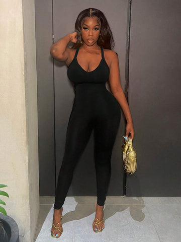 Leisure Short Jumpsuit With Crossed Shoulder Straps And Deep V-Neckline In Black - C