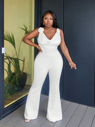 Sexy Elegant Holiday 3D Flower Decorated Neck Flare Leg White Jumpsuit With Patchwork And U Neckline, Sleeveless, Size M