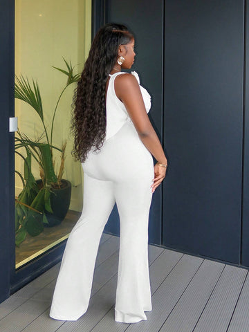 Sexy Elegant Holiday 3D Flower Decorated Neck Flare Leg White Jumpsuit With Patchwork And U Neckline, Sleeveless, Size M