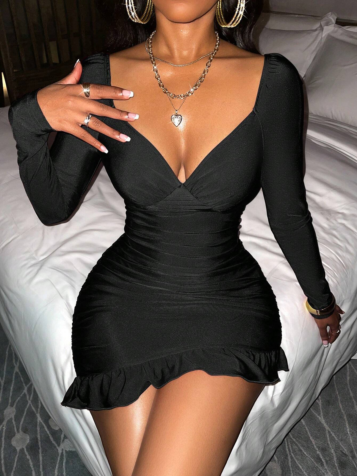 Women's Sweetheart Neckline Bodycon Dress With Pleated Design