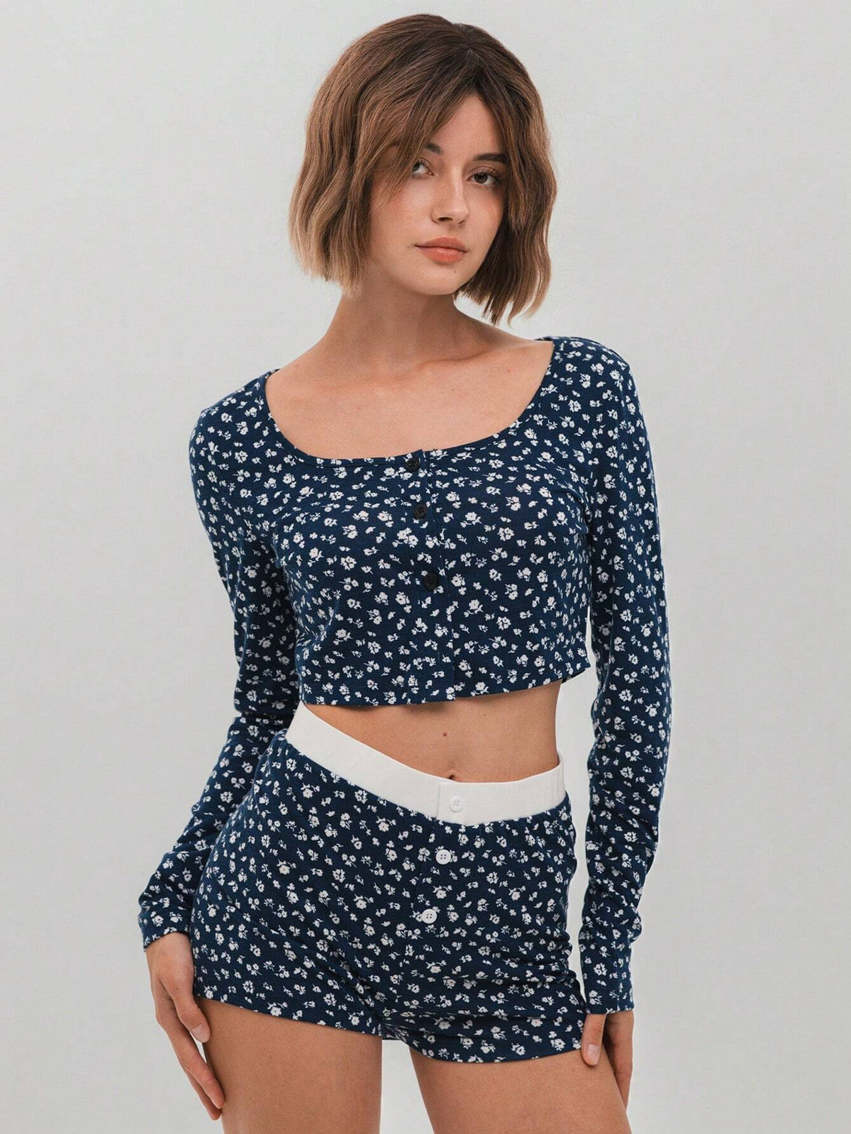 2pcs Set: Navy Blue Ditsy Floral Front Opening Collar Crop Top And Waistband Contrast Half-Zip Micro Shorts