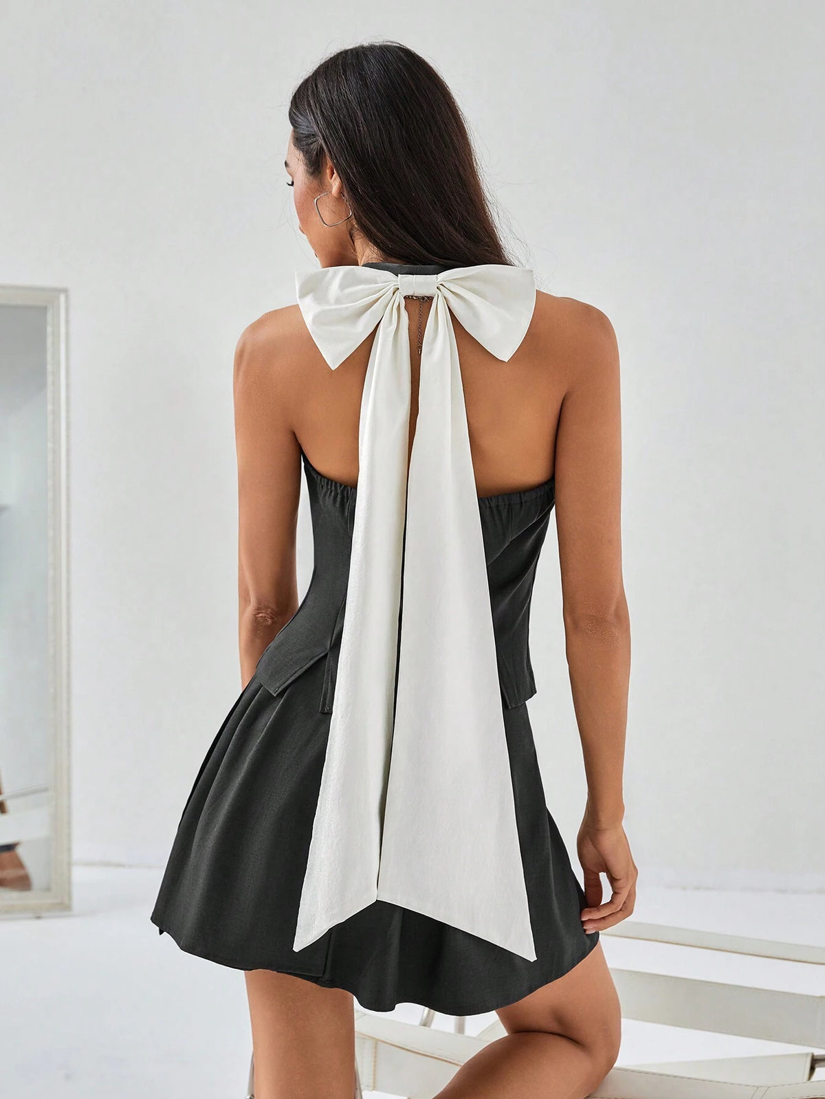 Contrasting Color French Style Backless Bowknot Waistcoat Vest With Pleated Skirt Set