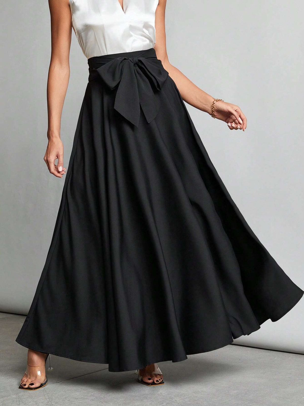 Tall High-Waisted Black Zippered Skirt Suitable For Parties