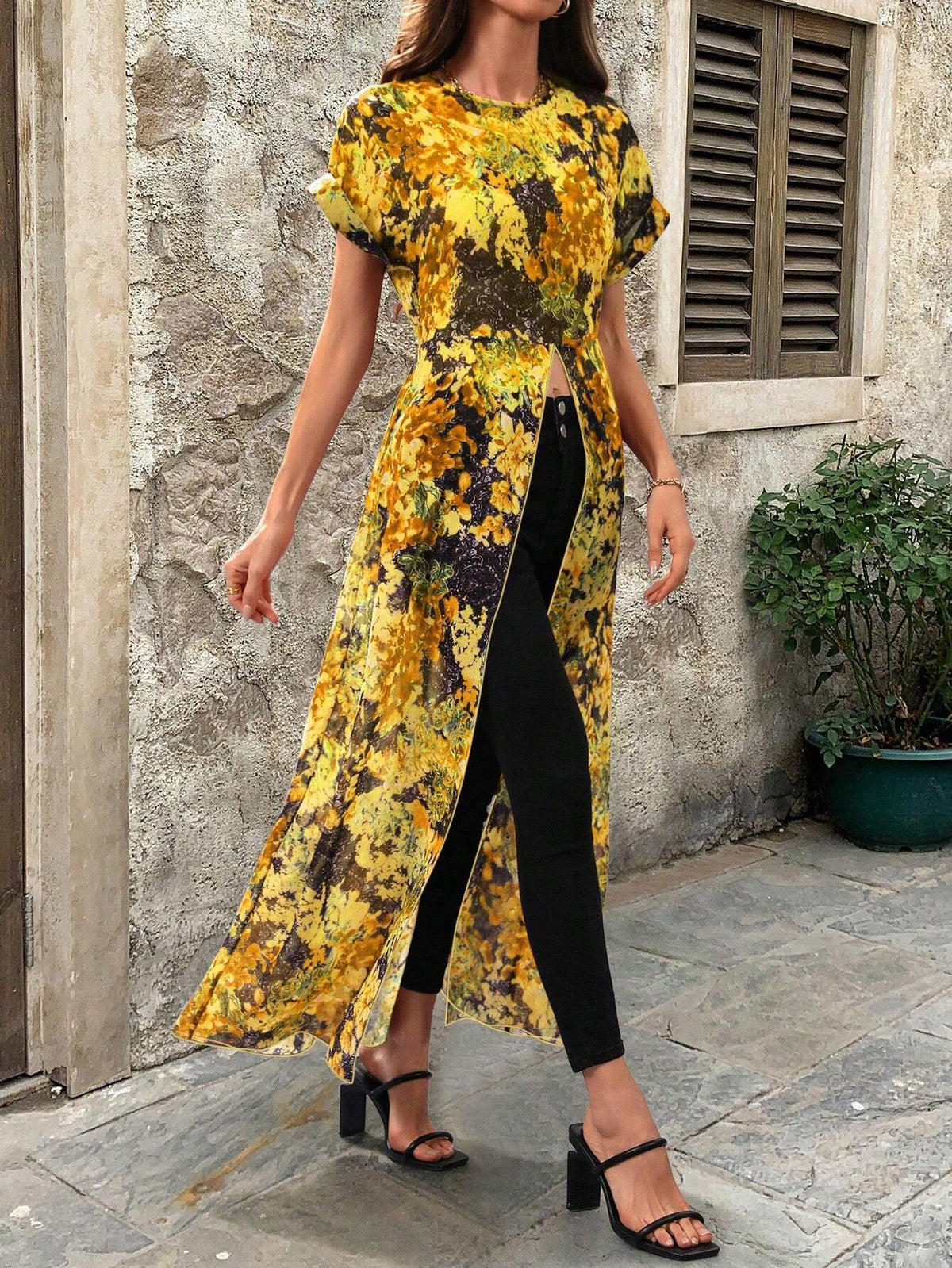 VCAY All-Over Allover Print Round Neck Split Hem Short Sleeve Shirt