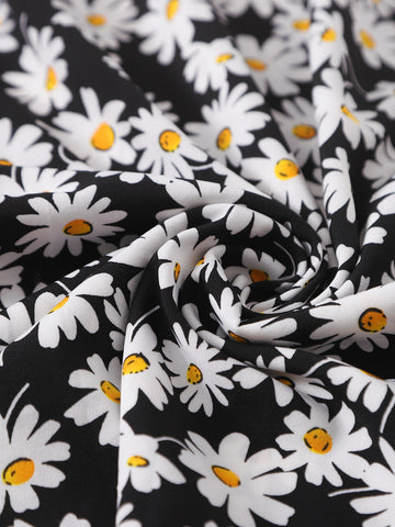 VCAY Allover Daisy Print Skirt