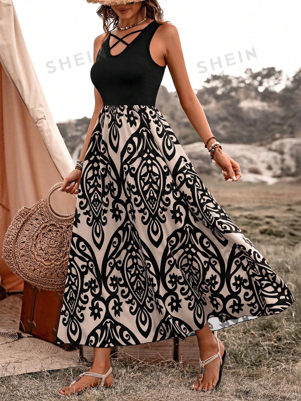 Criss-Cross Spaghetti Straps Sleeveless Knitted Contrast Patchwork Pleated Dress With Hollow Out Deta