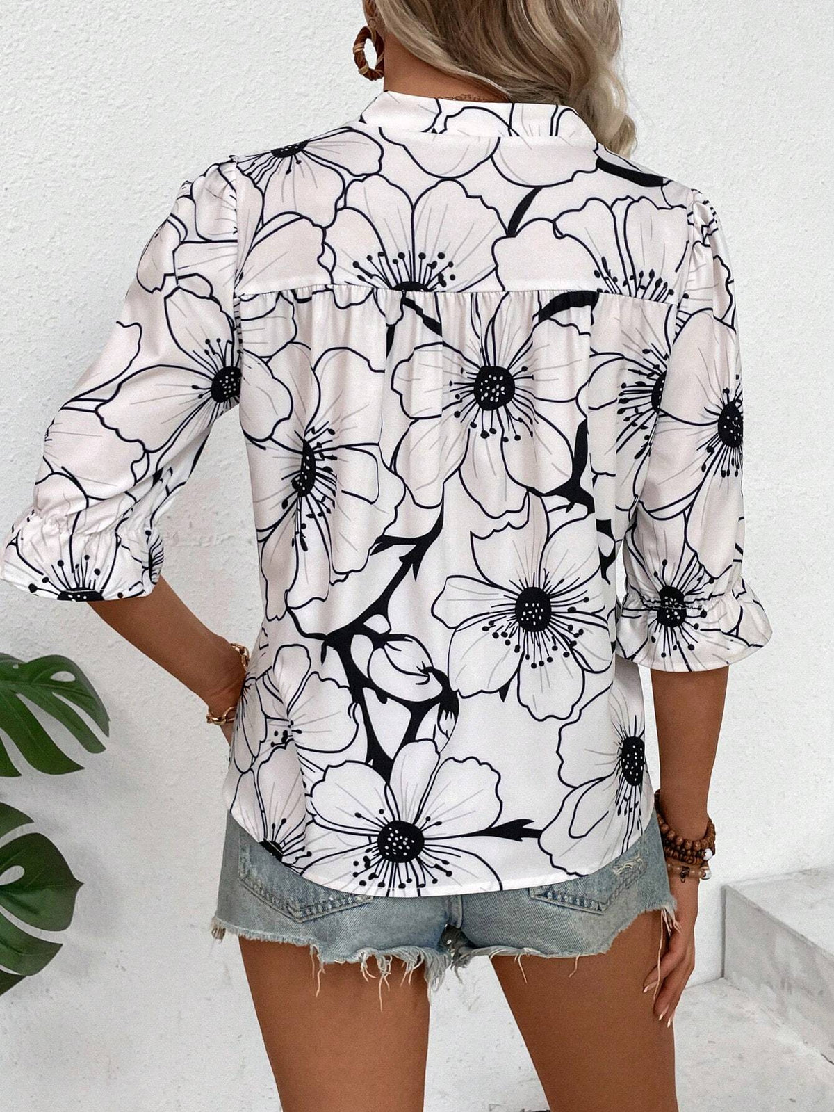 VCAY Floral Print Contrast Lace V-Neck Shirt