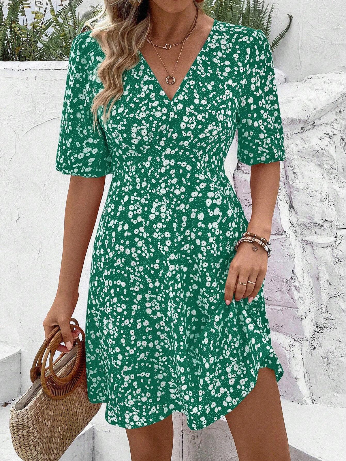 Ladies' Summer Vacation Style Floral V-Neck Short Sleeve Dress